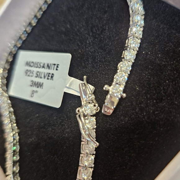 Moissanite 925 Sterling Silver Tennis Bracelet 8 Inch - Picture 4 of 5